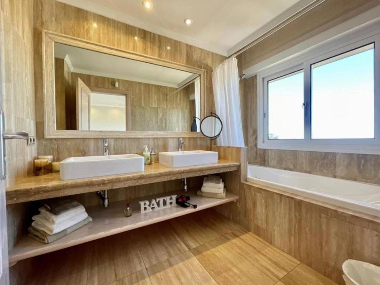 Villa Amorio A Spacious Modern Getaway With A Private Heated Pool & Sea Views Costa Adeje  Exterior photo
