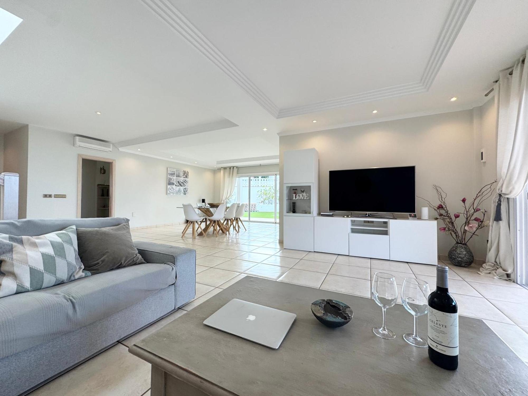 Villa Amorio A Spacious Modern Getaway With A Private Heated Pool & Sea Views Costa Adeje  Exterior photo